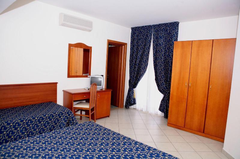 Hotel Castelmonardo Filadelfia Exterior photo